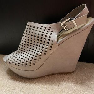 Grey wedges